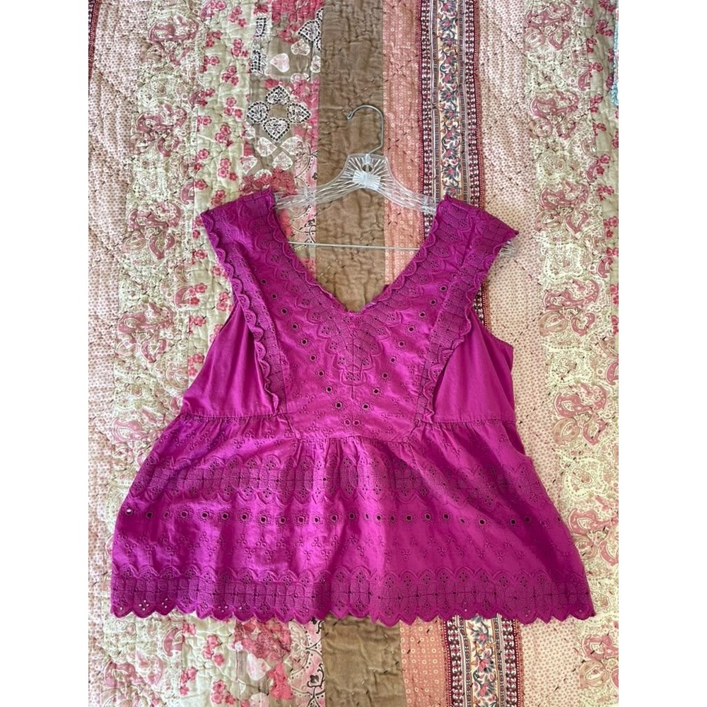 LOFT Magenta Purple Eyelet Lace Peplum Tank Top V-Neck Scalloped Trim Small